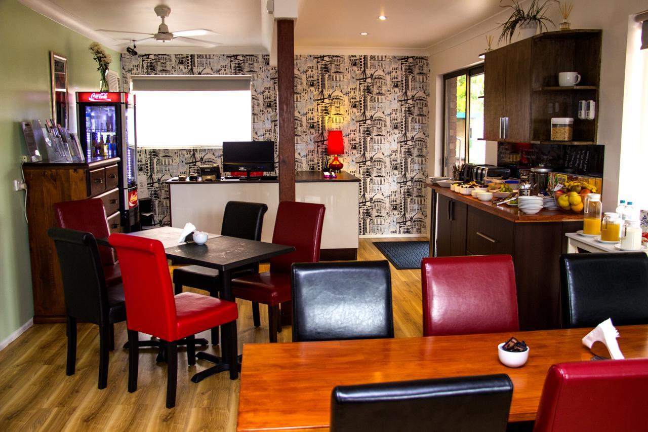 Crescent Motel Тарий Екстериор снимка